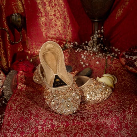 Secret Garden Gold-Khussa-kolhapuri-dazzle-by-sarah