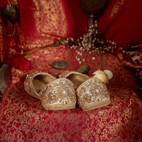 Secret Garden Gold-Khussa-kolhapuri-dazzle-by-sarah
