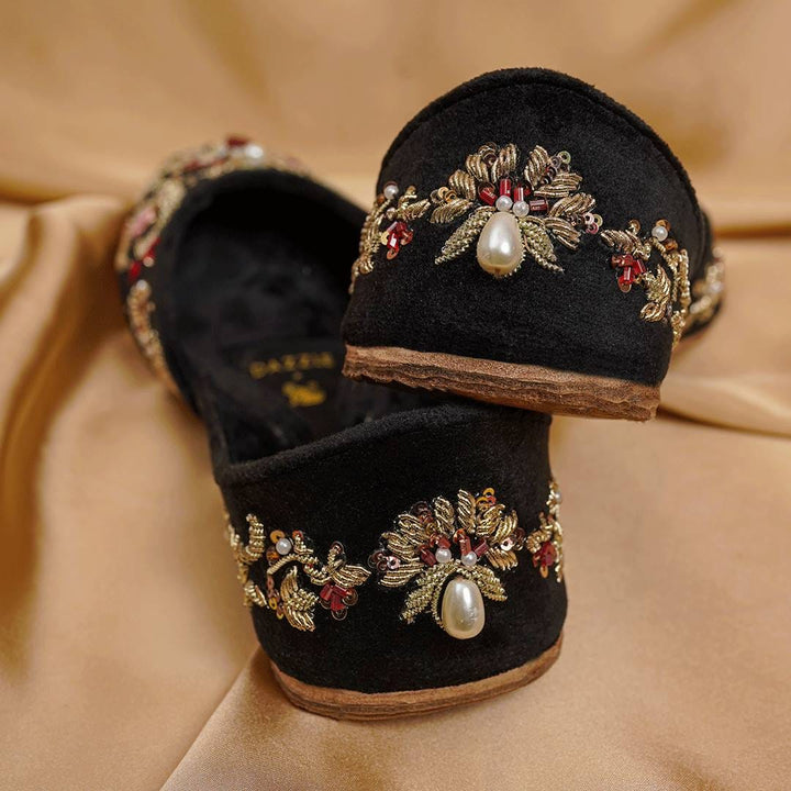 Royal Jewel-Khussa-kolhapuri-dazzle-by-sarah