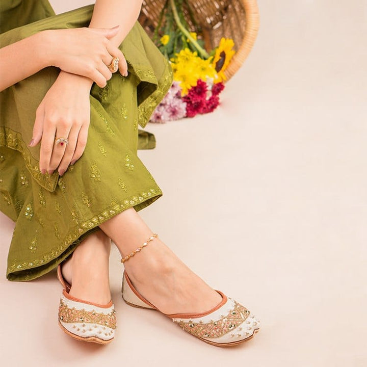 Adele-Khussa-kolhapuri-dazzle-by-sarah