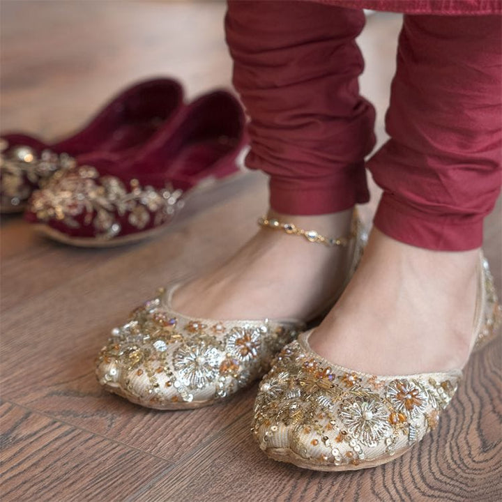 Secret Garden Gold-Khussa-kolhapuri-dazzle-by-sarah