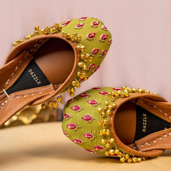 Saao-Khussa-kolhapuri-dazzle-by-sarah