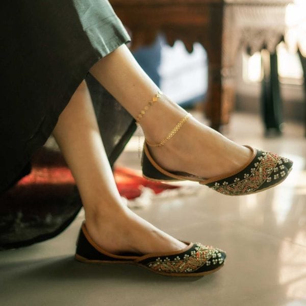 Adele Black-Khussa-kolhapuri-dazzle-by-sarah