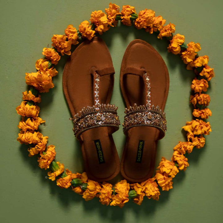 Manjhli-Khussa-kolhapuri-dazzle-by-sarah