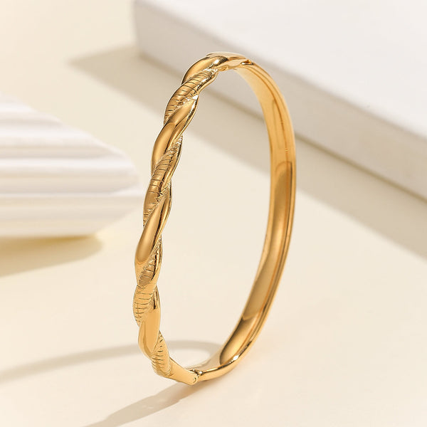 REET PEHAL - Sophisticated Twirl Bangle