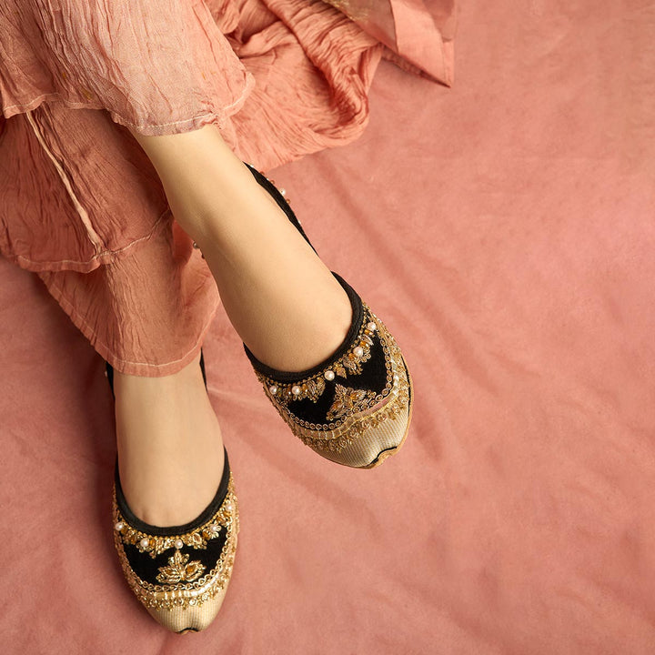 Azal Black-Khussa-kolhapuri-dazzle-by-sarah