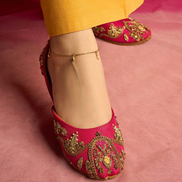 Shabnam-Khussa-kolhapuri-dazzle-by-sarah