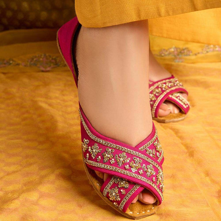 Angezah-Khussa-kolhapuri-dazzle-by-sarah