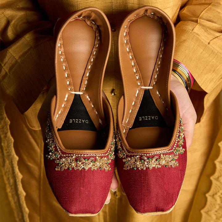 Marori-Khussa-kolhapuri-dazzle-by-sarah