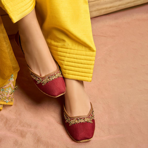 Marori-Khussa-kolhapuri-dazzle-by-sarah