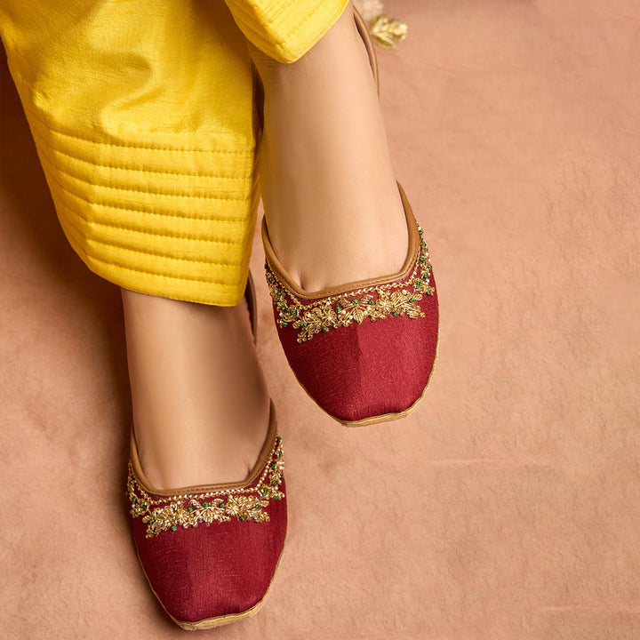 Marori-Khussa-kolhapuri-dazzle-by-sarah