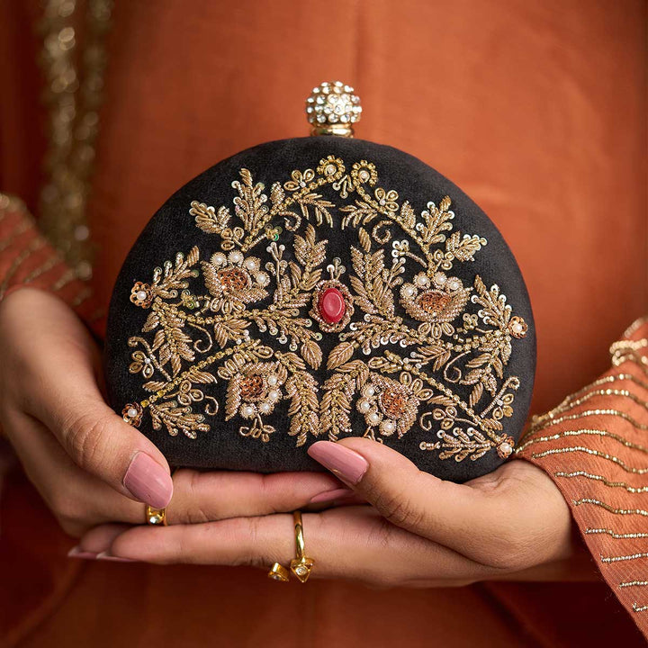 Azeeba-Khussa-kolhapuri-dazzle-by-sarah