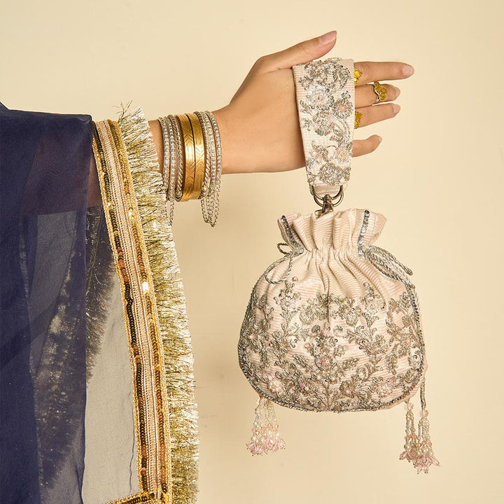 Aditi-Khussa-kolhapuri-dazzle-by-sarah